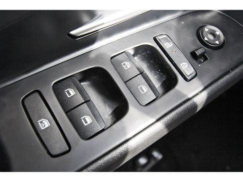 Used 2025 Hyundai Elantra Limited FWD image 21