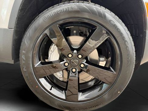 New 2026 Land Rover Defender 110 S image 29