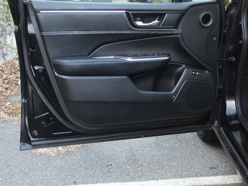 Used 2018 Honda Clarity Plug-In Hybrid image 12
