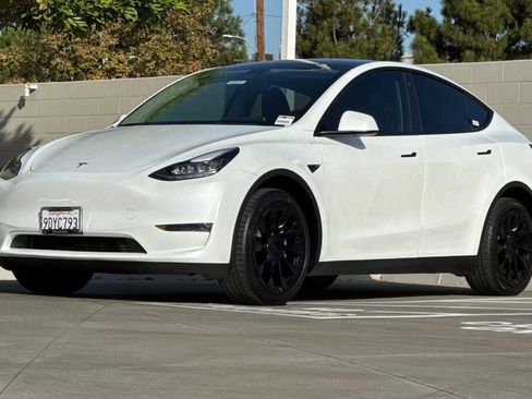 Used 2023 Tesla Model Y Long Range AWD/4WD image 10