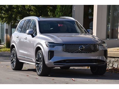 Certified 2026 Volvo XC90 B5 Plus w/ Protection Package Premier image 2