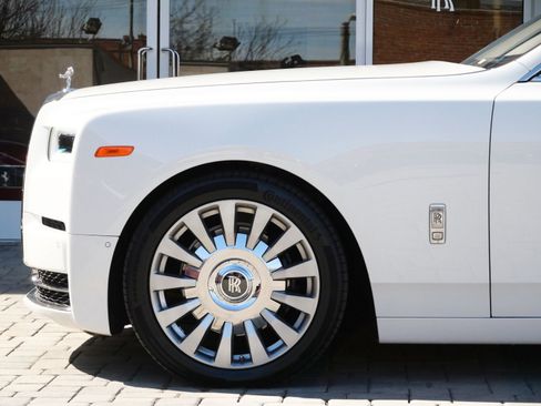 Used 2018 Rolls-Royce Phantom Sedan image 12