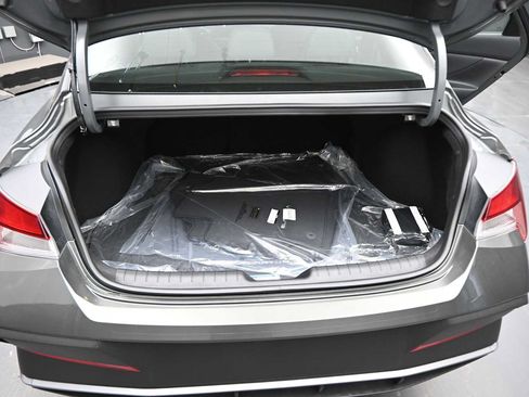 New 2026 Hyundai Elantra SEL Sport FWD image 16