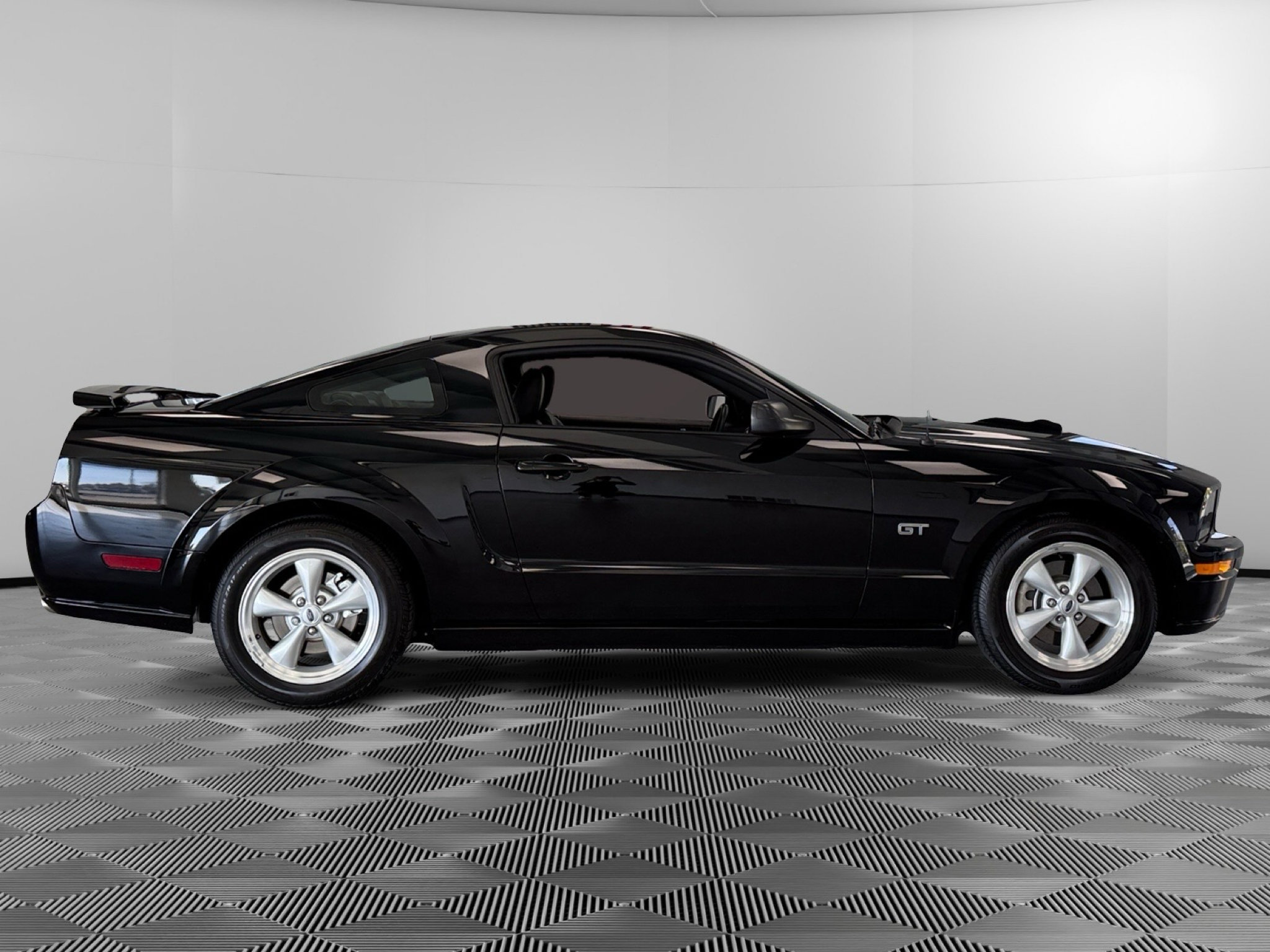 Used 2007 Ford Mustang GT RWD image 9