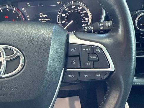 Used 2023 Toyota Highlander XLE FWD image 23