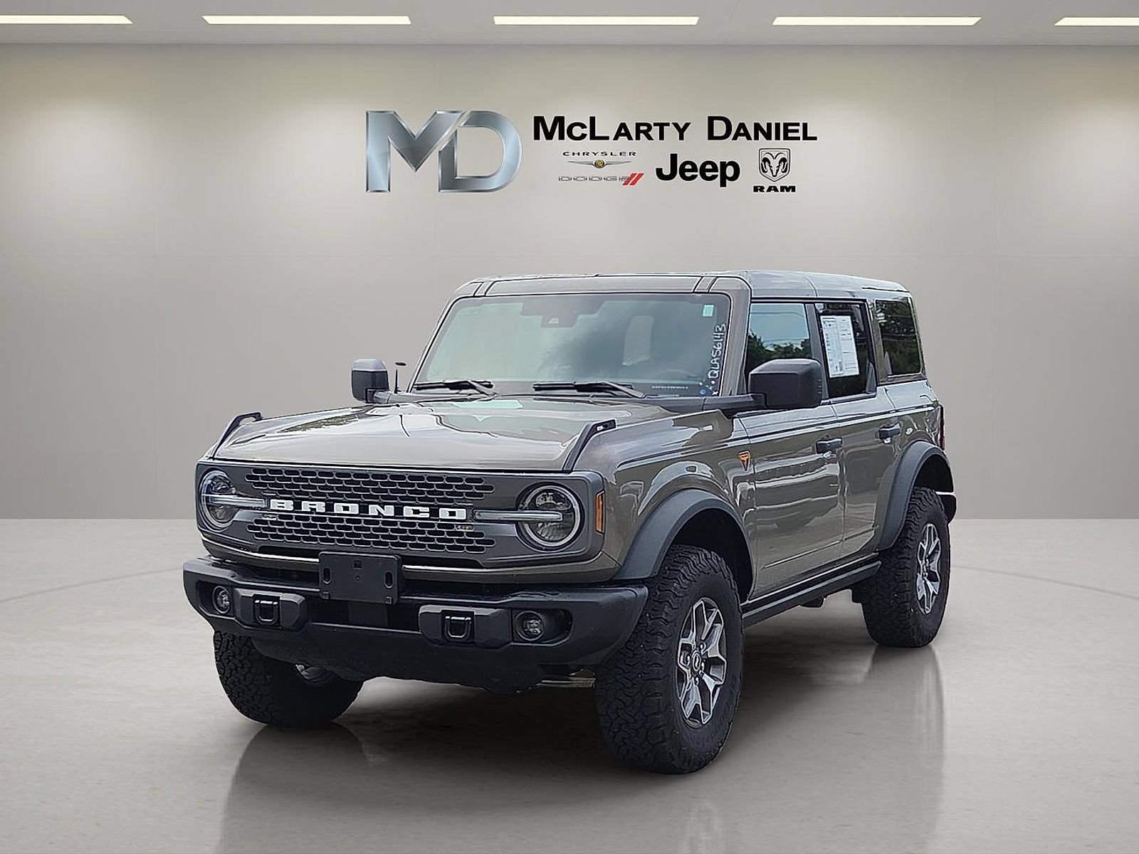Used 2025 Ford Bronco Badlands AWD/4WD image 2