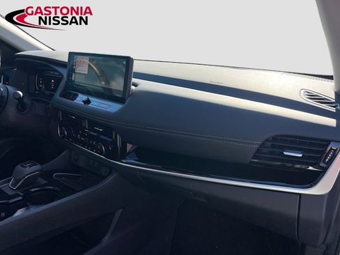 Used 2024 Nissan Rogue SL w/ SL Premium Package image 38