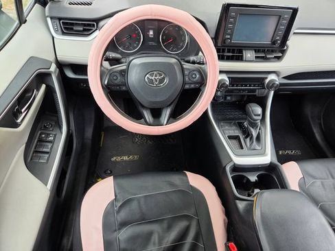 Used 2019 Toyota RAV4 XLE FWD image 11
