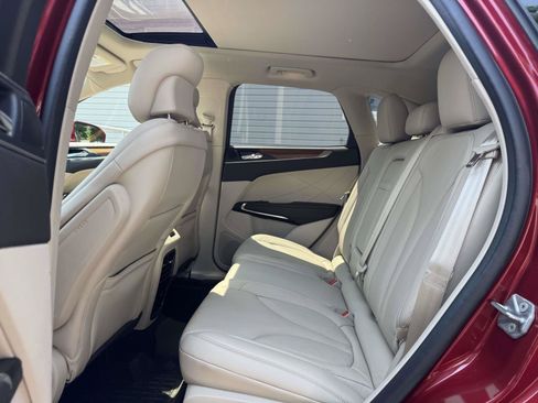Used 2019 Lincoln MKC Select w/ Select Plus Package AWD/4WD image 7