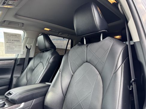 Used 2022 Toyota Highlander Platinum image 14