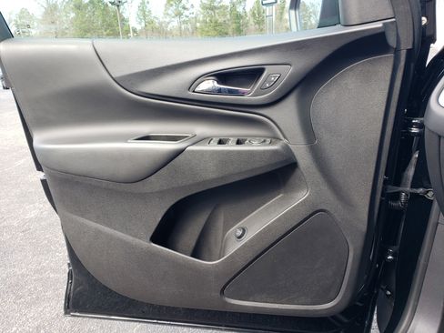 Used 2022 Chevrolet Equinox LT w/ Driver Convenience Package image 13