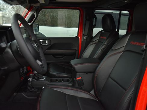 Used 2025 Jeep Wrangler Unlimited Rubicon image 12