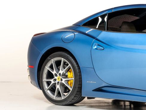 Used 2010 Ferrari California image 23