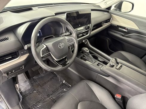 Used 2025 Toyota Grand Highlander AWD image 8