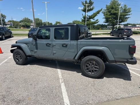 New 2025 Jeep Gladiator Sport image 19