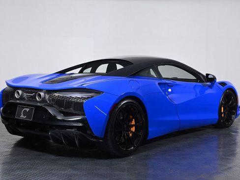 Used 2024 McLaren Artura RWD image 5