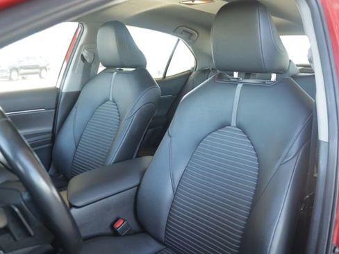 Used 2023 Toyota Camry SE image 9