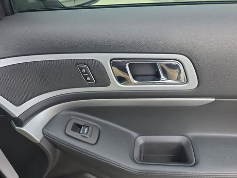 Used 2014 Ford Explorer XLT image 5