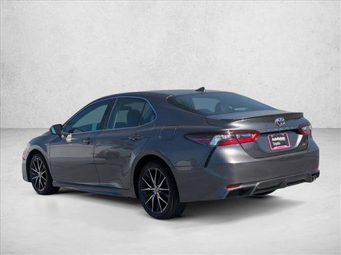 Used 2024 Toyota Camry SE image 9