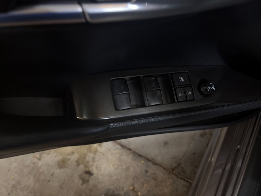 Used 2024 Toyota Camry SE w/ Cold Weather Package FWD image 13