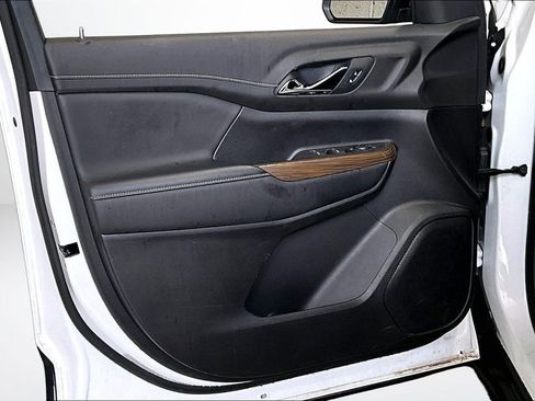 Used 2023 GMC Acadia SLE w/ LPO, Floor Liner Package FWD image 20