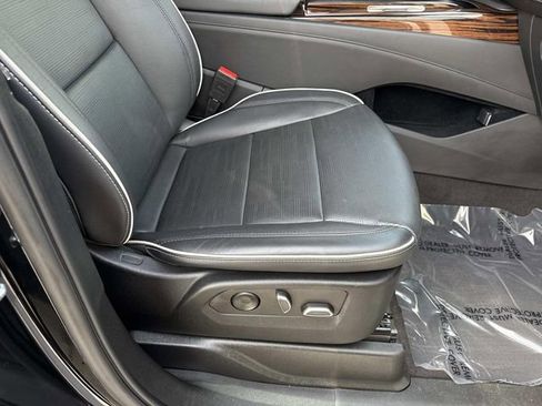 Used 2023 Cadillac Escalade ESV Premium Luxury image 16