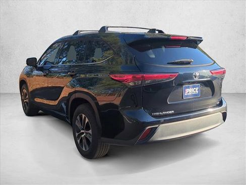 Used 2022 Toyota Highlander XLE image 8