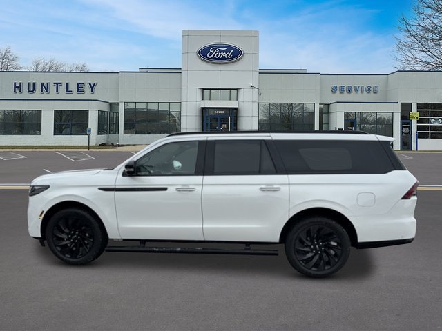 Used 2025 Lincoln Navigator L Reserve w/ Jet Appearance Package AWD/4WD image 6