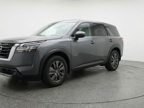 Used 2025 Nissan Pathfinder SV image 3