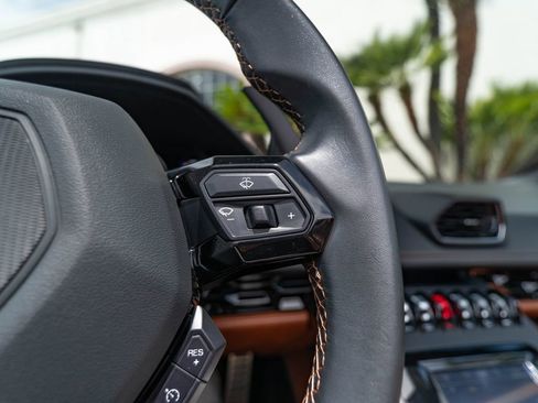 Used 2023 Lamborghini Huracan EVO AWD/4WD image 12