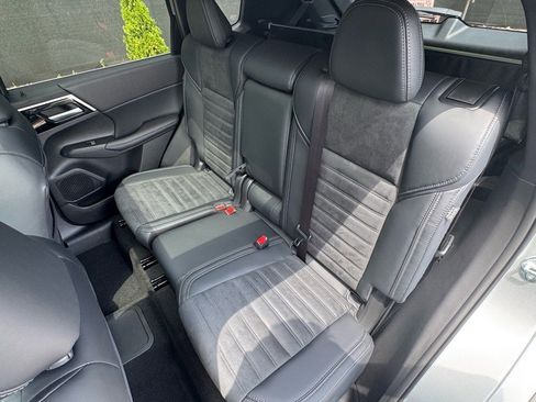 New 2025 Mitsubishi Outlander SE image 20