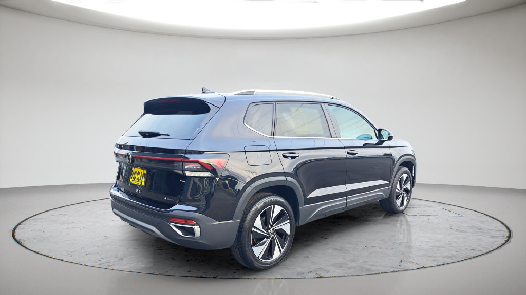 Used 2025 Volkswagen Taos SE AWD/4WD image 10