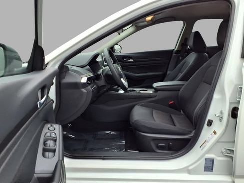 Used 2025 Nissan Altima 2.5 SV FWD image 22