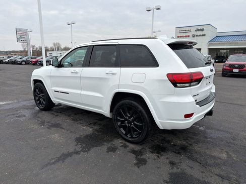 Used 2020 Jeep Grand Cherokee Altitude image 3