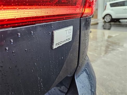 Used 2023 Volvo XC60 T8 Ultimate w/ Climate Package image 10