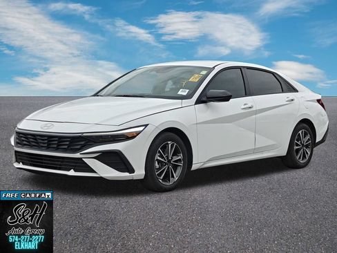 Used 2025 Hyundai Elantra Sport FWD image 14
