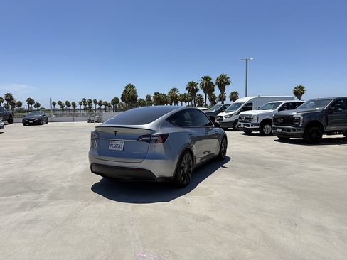 Used 2025 Tesla Model Y Performance AWD/4WD image 3