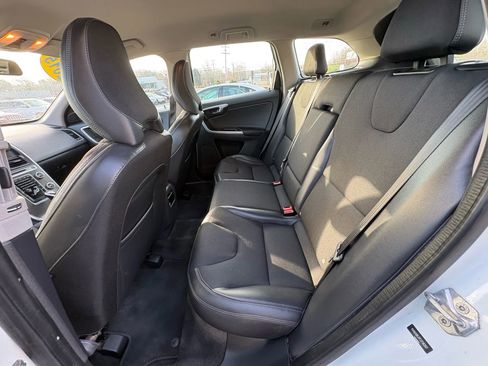 Used 2015 Volvo XC60 T5 image 11