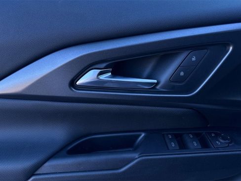 New 2026 Chevrolet Equinox EV LT image 11