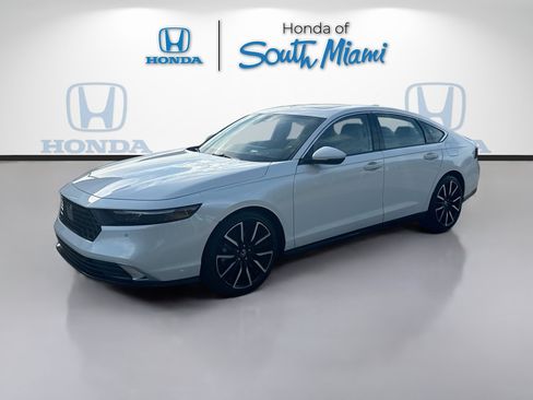 Certified 2023 Honda Accord Touring image 3