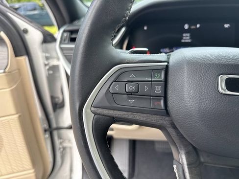 Certified 2024 Jeep Grand Cherokee Limited w/ Black Appearance Package RWD image 28