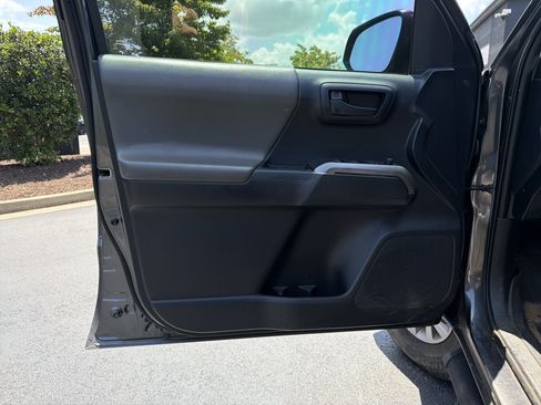 Used 2019 Toyota Tacoma SR5 RWD image 11
