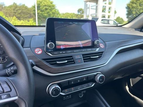 Used 2025 Nissan Altima 2.5 SV FWD image 23