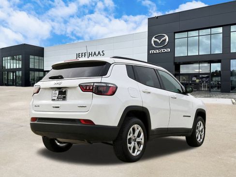 Used 2025 Jeep Compass Latitude image 3