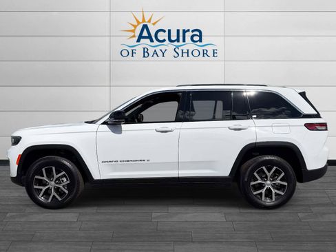 Used 2025 Jeep Grand Cherokee Limited image 5