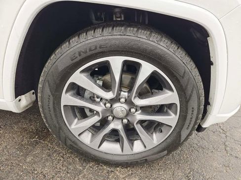 Used 2018 Jeep Grand Cherokee Overland image 15