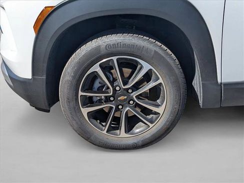 Used 2025 Chevrolet TrailBlazer LT AWD/4WD image 21