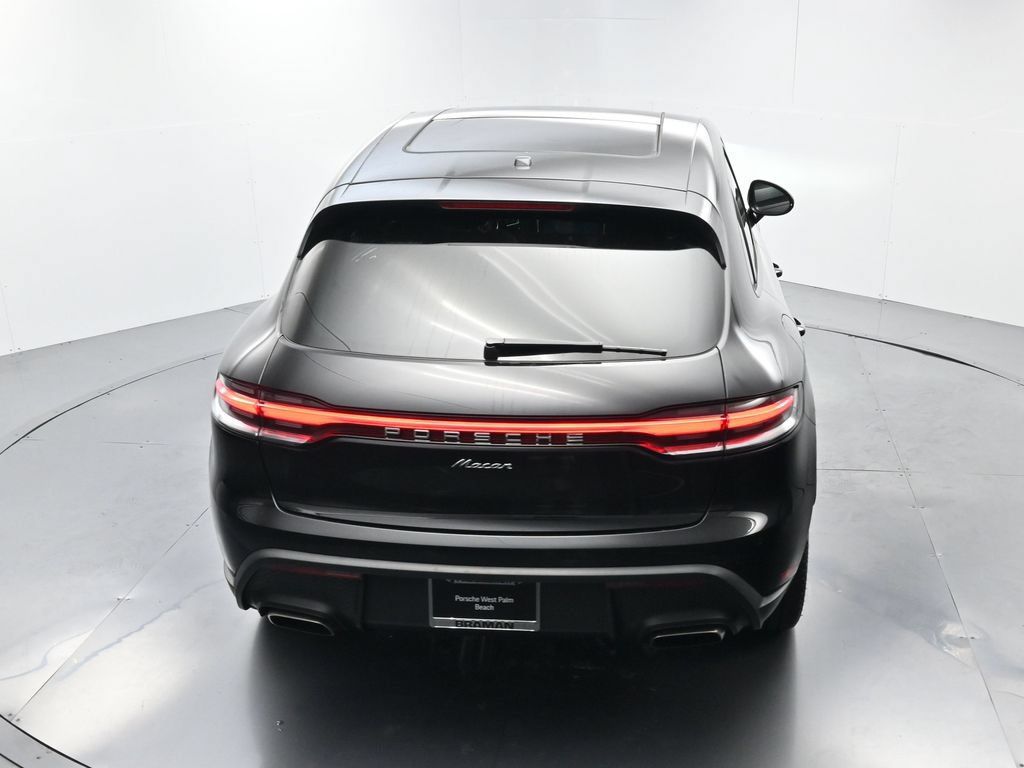 Certified 2025 Porsche Macan AWD/4WD image 37