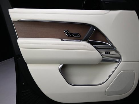 Used 2023 Land Rover Range Rover SE image 43