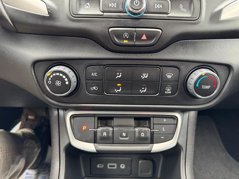 Used 2023 GMC Terrain SLE image 29